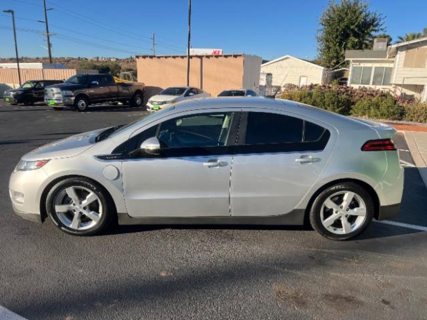 2013 Silver /Black Leather Interior Chevrolet Volt Premium w/ LEP (1G1RF6E44DU) with an 1.4L L4 DOHC 16V PLUG-IN HYBRID engine, Continuously Variable Transmission transmission, located at 1865 East Red Hills Pkwy, St. George, 84770, (435) 628-0023, 37.120850, -113.543640 - Photo#3