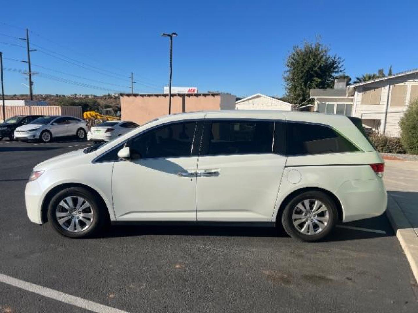 2014 White Diamond Pearl /Gray Honda Odyssey EX-L (5FNRL5H60EB) with an 3.5L V6 SOHC 24V engine, 6-Speed Automatic transmission, located at 1865 East Red Hills Pkwy, St. George, 84770, (435) 628-0023, 37.120850, -113.543640 - Photo#3