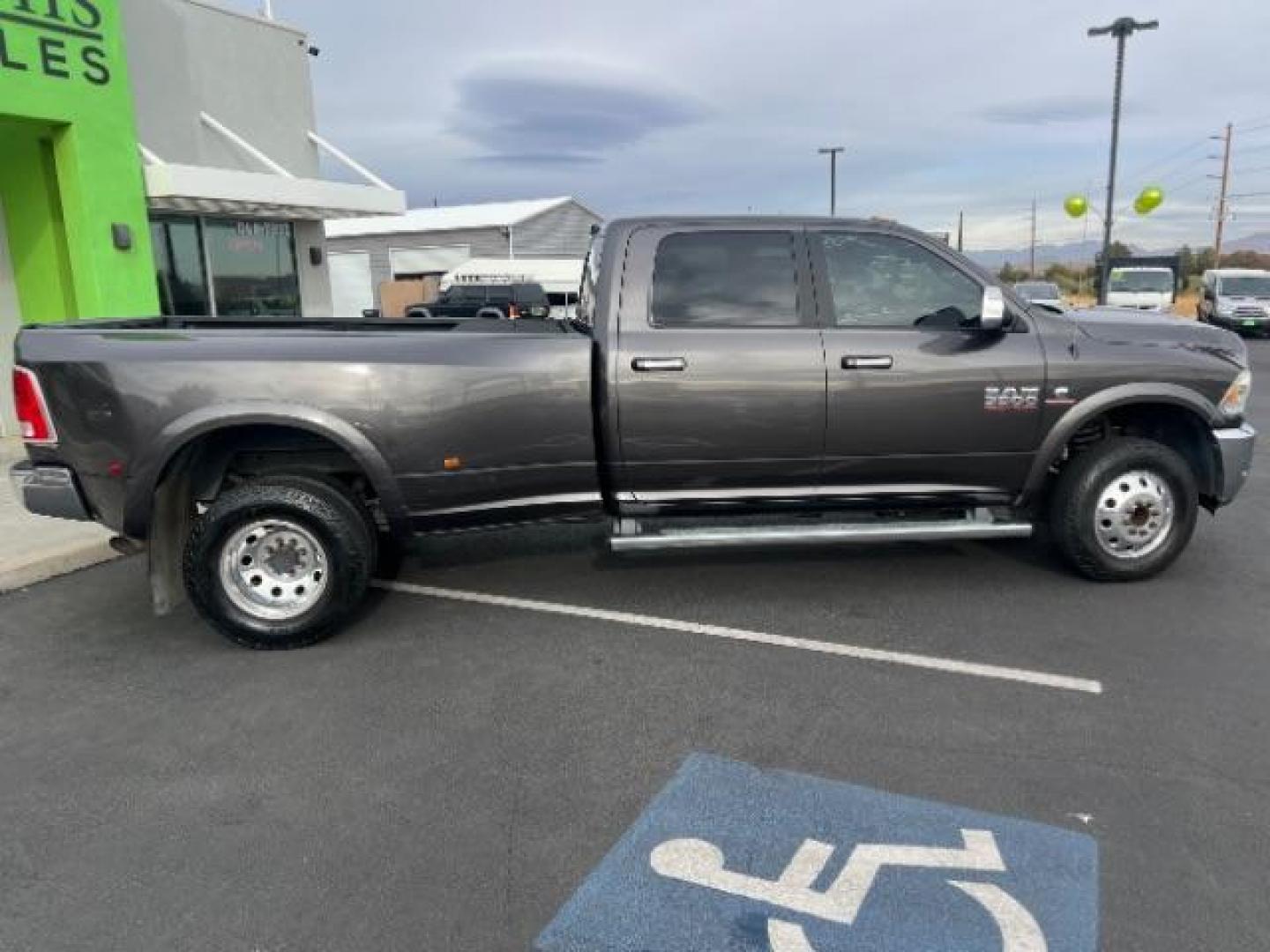 2017 Grey /Black/Diesel Gray, vinyl RAM 3500 Laramie Crew Cab LWB 4WD DRW (3C63RRJL2HG) with an 6.7L L6 OHV 24V TURBO DIESEL engine, 6-Speed Automatic transmission, located at 1865 East Red Hills Pkwy, St. George, 84770, (435) 628-0023, 37.120850, -113.543640 - 4x4, Low miles, 100 Gallon Aux Gas Tank, Very clean. We can help you get financing. Call or stop by! - Photo#7