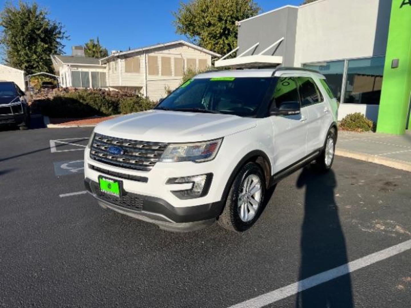 2016 White Platinum Metallic Tri-coat /Ebony Black, cloth Ford Explorer XLT FWD (1FM5K7D88GG) with an 3.5L V6 DOHC 24V engine, 6-Speed Automatic transmission, located at 1865 East Red Hills Pkwy, St. George, 84770, (435) 628-0023, 37.120850, -113.543640 - We specialize in helping ALL people get the best financing available. No matter your credit score, good, bad or none we can get you an amazing rate. Had a bankruptcy, divorce, or repossessions? We give you the green light to get your credit back on the road. Low down and affordable payments that fit - Photo#2