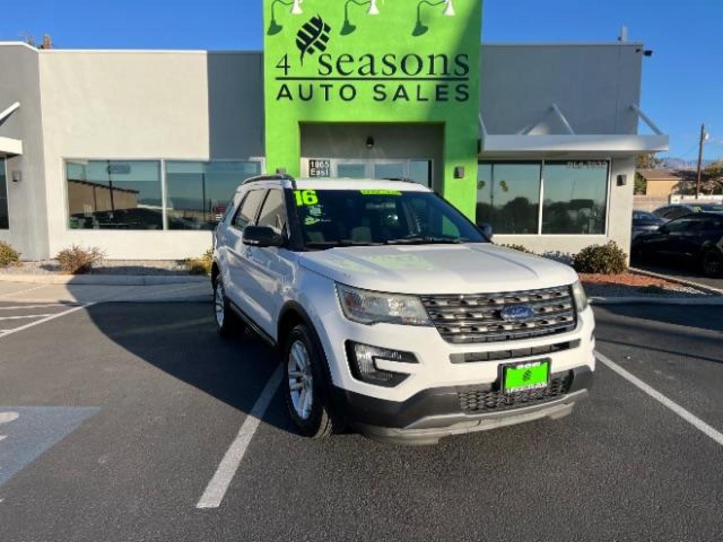 2016 White Platinum Metallic Tri-coat /Ebony Black, cloth Ford Explorer XLT FWD (1FM5K7D88GG) with an 3.5L V6 DOHC 24V engine, 6-Speed Automatic transmission, located at 1865 East Red Hills Pkwy, St. George, 84770, (435) 628-0023, 37.120850, -113.543640 - We specialize in helping ALL people get the best financing available. No matter your credit score, good, bad or none we can get you an amazing rate. Had a bankruptcy, divorce, or repossessions? We give you the green light to get your credit back on the road. Low down and affordable payments that fit - Photo#0