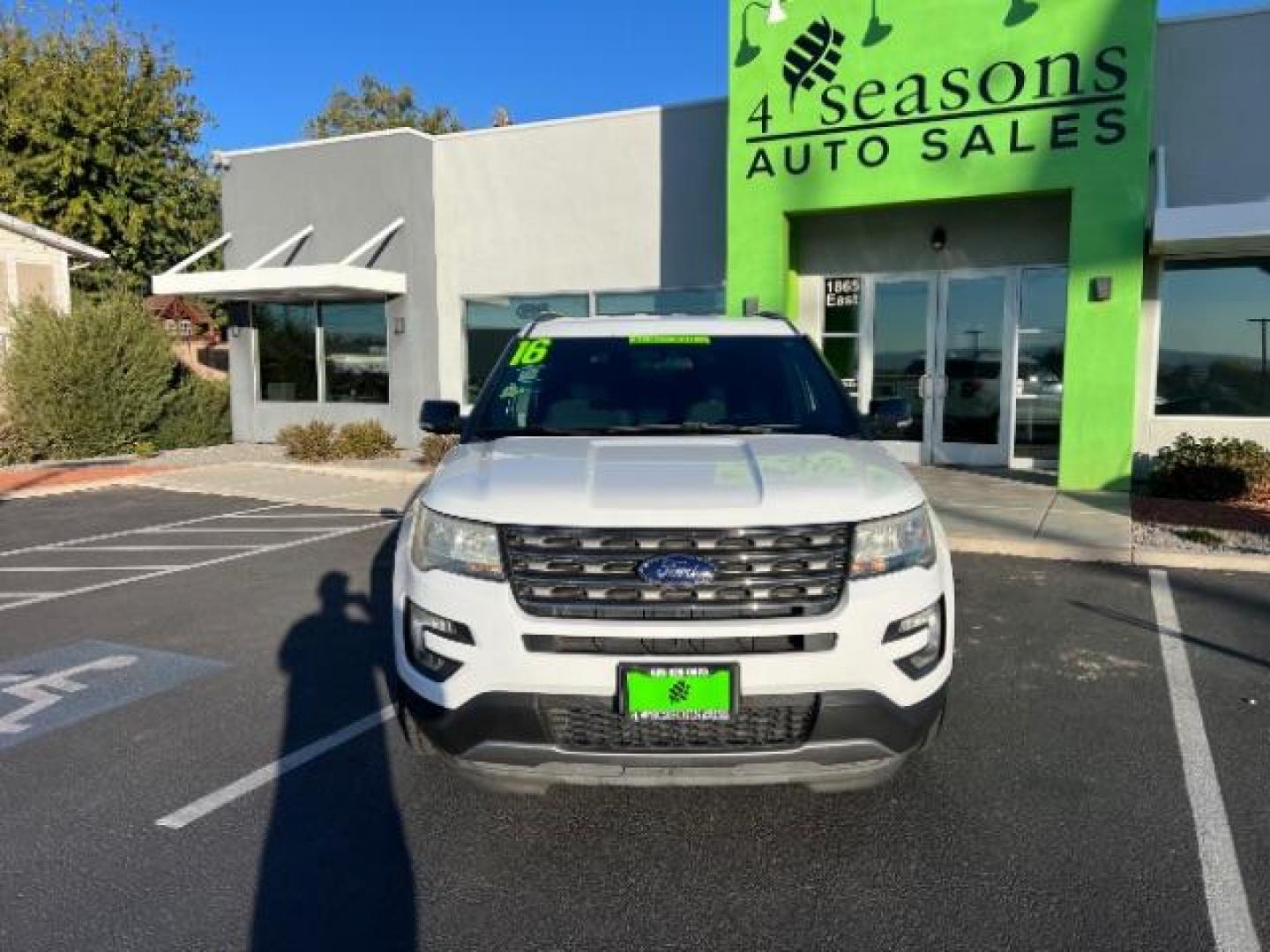 2016 White Platinum Metallic Tri-coat /Ebony Black, cloth Ford Explorer XLT FWD (1FM5K7D88GG) with an 3.5L V6 DOHC 24V engine, 6-Speed Automatic transmission, located at 1865 East Red Hills Pkwy, St. George, 84770, (435) 628-0023, 37.120850, -113.543640 - We specialize in helping ALL people get the best financing available. No matter your credit score, good, bad or none we can get you an amazing rate. Had a bankruptcy, divorce, or repossessions? We give you the green light to get your credit back on the road. Low down and affordable payments that fit - Photo#1