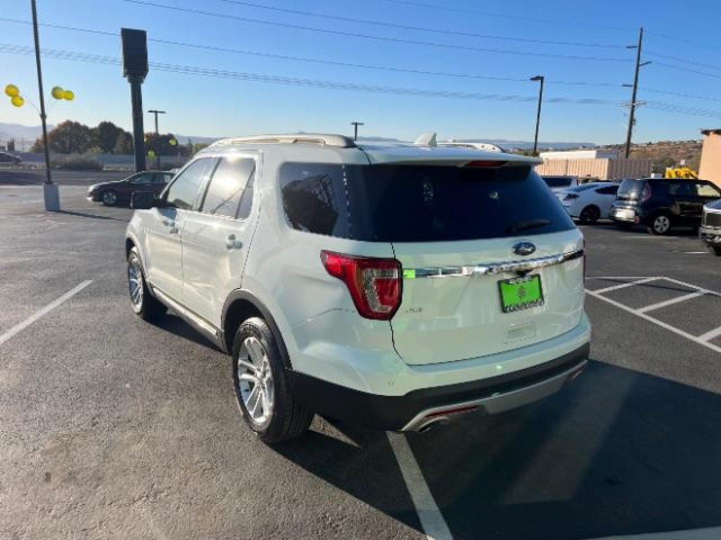 2016 White Platinum Metallic Tri-coat /Ebony Black, cloth Ford Explorer XLT FWD (1FM5K7D88GG) with an 3.5L V6 DOHC 24V engine, 6-Speed Automatic transmission, located at 1865 East Red Hills Pkwy, St. George, 84770, (435) 628-0023, 37.120850, -113.543640 - We specialize in helping ALL people get the best financing available. No matter your credit score, good, bad or none we can get you an amazing rate. Had a bankruptcy, divorce, or repossessions? We give you the green light to get your credit back on the road. Low down and affordable payments that fit - Photo#4