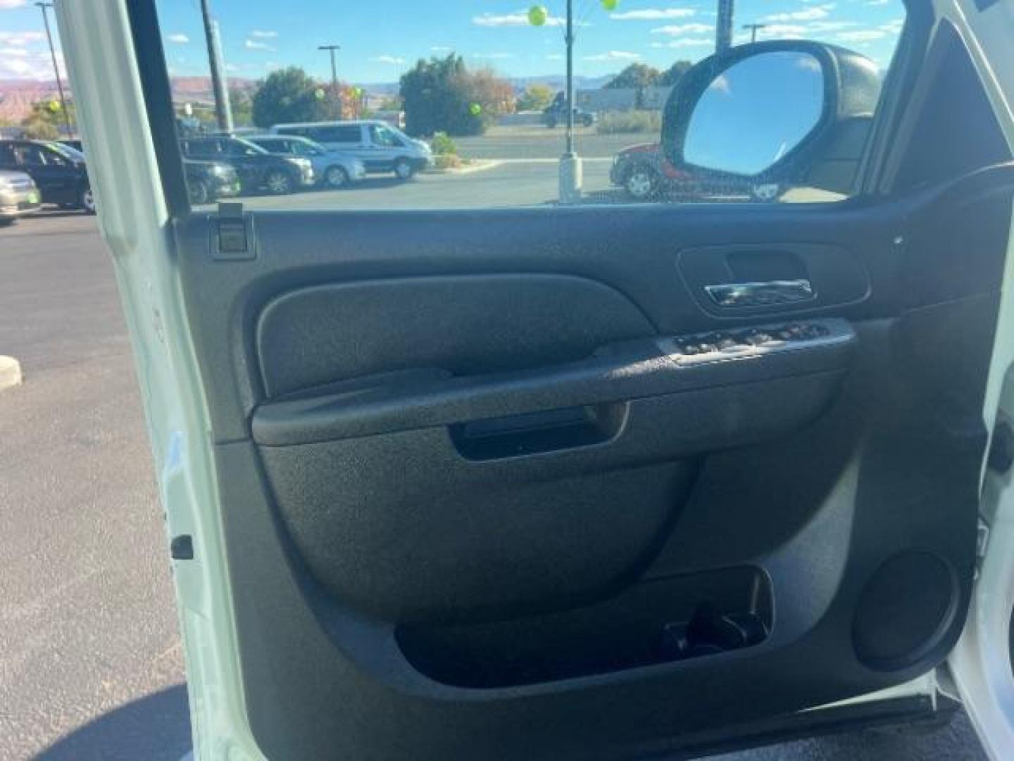 2011 White /Black Leather Interior Chevrolet Tahoe Police (1GNSK2E06BR) with an 5.3L V8 OHV 16V FFV engine, 6-Speed Automatic transmission, located at 1865 East Red Hills Pkwy, St. George, 84770, (435) 628-0023, 37.120850, -113.543640 - We specialize in helping ALL people get the best financing available. No matter your credit score, good, bad or none we can get you an amazing rate. Had a bankruptcy, divorce, or repossessions? We give you the green light to get your credit back on the road. Low down and affordable payments that fit - Photo#12