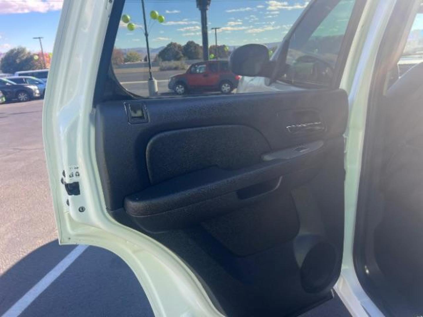 2011 White /Black Leather Interior Chevrolet Tahoe Police (1GNSK2E06BR) with an 5.3L V8 OHV 16V FFV engine, 6-Speed Automatic transmission, located at 1865 East Red Hills Pkwy, St. George, 84770, (435) 628-0023, 37.120850, -113.543640 - We specialize in helping ALL people get the best financing available. No matter your credit score, good, bad or none we can get you an amazing rate. Had a bankruptcy, divorce, or repossessions? We give you the green light to get your credit back on the road. Low down and affordable payments that fit - Photo#20