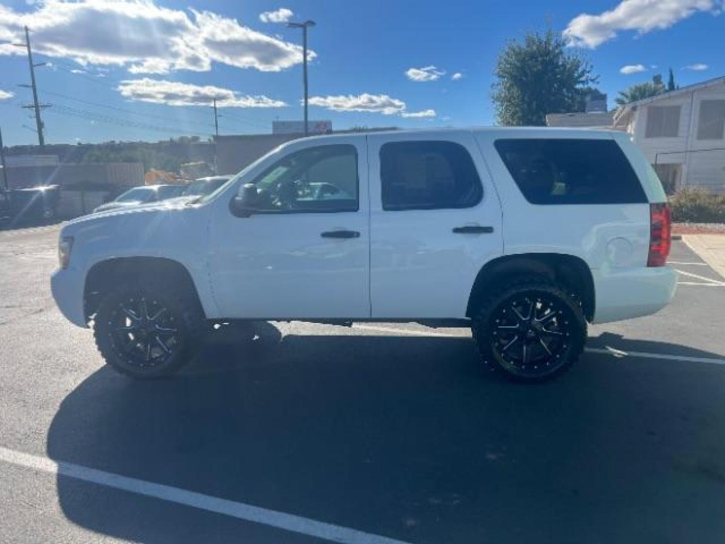 2011 White /Black Leather Interior Chevrolet Tahoe Police (1GNSK2E06BR) with an 5.3L V8 OHV 16V FFV engine, 6-Speed Automatic transmission, located at 1865 East Red Hills Pkwy, St. George, 84770, (435) 628-0023, 37.120850, -113.543640 - We specialize in helping ALL people get the best financing available. No matter your credit score, good, bad or none we can get you an amazing rate. Had a bankruptcy, divorce, or repossessions? We give you the green light to get your credit back on the road. Low down and affordable payments that fit - Photo#3