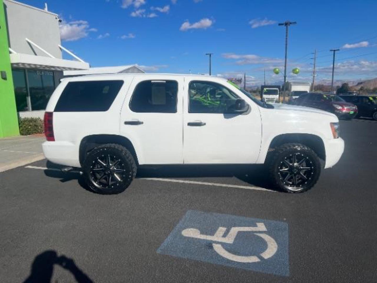 2011 White /Black Leather Interior Chevrolet Tahoe Police (1GNSK2E06BR) with an 5.3L V8 OHV 16V FFV engine, 6-Speed Automatic transmission, located at 1865 East Red Hills Pkwy, St. George, 84770, (435) 628-0023, 37.120850, -113.543640 - We specialize in helping ALL people get the best financing available. No matter your credit score, good, bad or none we can get you an amazing rate. Had a bankruptcy, divorce, or repossessions? We give you the green light to get your credit back on the road. Low down and affordable payments that fit - Photo#7