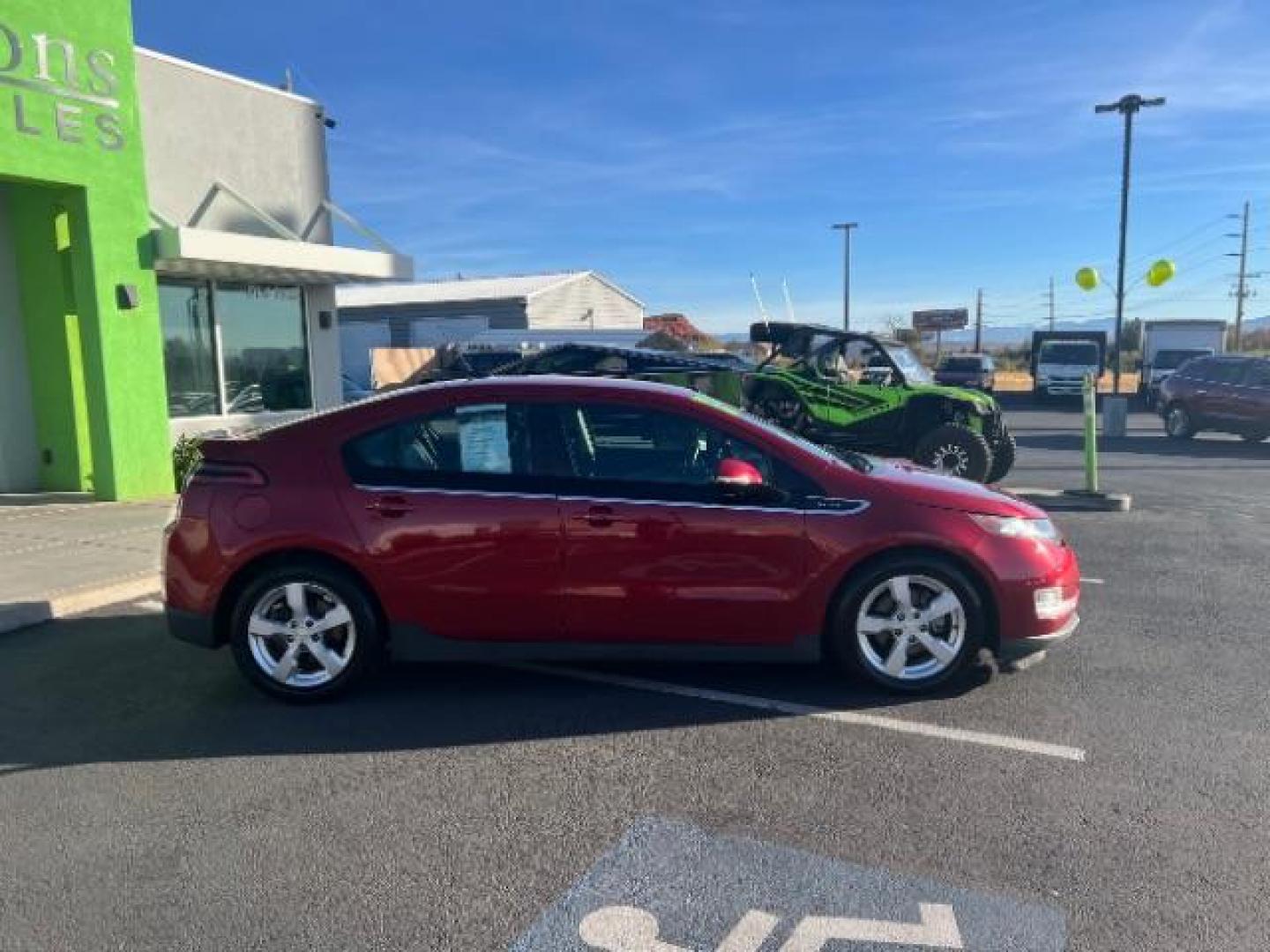 2013 Red /Black Leather Interior Chevrolet Volt Premium w/ LEP (1G1RF6E46DU) with an 1.4L L4 DOHC 16V PLUG-IN HYBRID engine, Continuously Variable Transmission transmission, located at 1865 East Red Hills Pkwy, St. George, 84770, (435) 628-0023, 37.120850, -113.543640 - ***This vehicle qualifies for the EV/Hybrid tax rebate of up to $4,000*** We are setup with the IRS to recieve direct payments within 72 hours. We file the rebate online with IRS and can credit it to your down payment, reduce the sales price OR give you cashback!! These cars will not last and can o - Photo#7