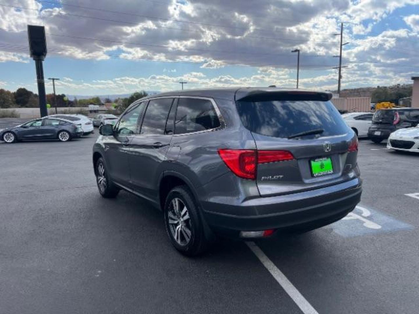 2016 Modern Steel Metallic /Black, leather Honda Pilot EXL 2WD (5FNYF5H57GB) with an 3.5L V6 SOHC 24V engine, 6-Speed Automatic transmission, located at 1865 East Red Hills Pkwy, St. George, 84770, (435) 628-0023, 37.120850, -113.543640 - We specialize in helping ALL people get the best financing available. No matter your credit score, good, bad or none we can get you an amazing rate. Had a bankruptcy, divorce, or repossessions? We give you the green light to get your credit back on the road. Low down and affordable payments that fit - Photo#4