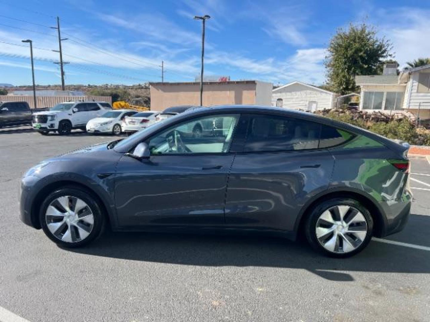 2021 Midnight Silver Metallic /Black and White Tesla Model Y Standard (5YJYGDED0MF) with an ELECTRIC engine, 1-Speed Automatic transmission, located at 1865 East Red Hills Pkwy, St. George, 84770, (435) 628-0023, 37.120850, -113.543640 - Great condition, Stadard Range of 250+ on a charge. Warranty on battery and Motor up to 8years and 100k miles We are your local Tesla experts. Education, Repairs, Special Orders 4 Seasons Auto 435-628-0023 DL #7932 - Photo#3