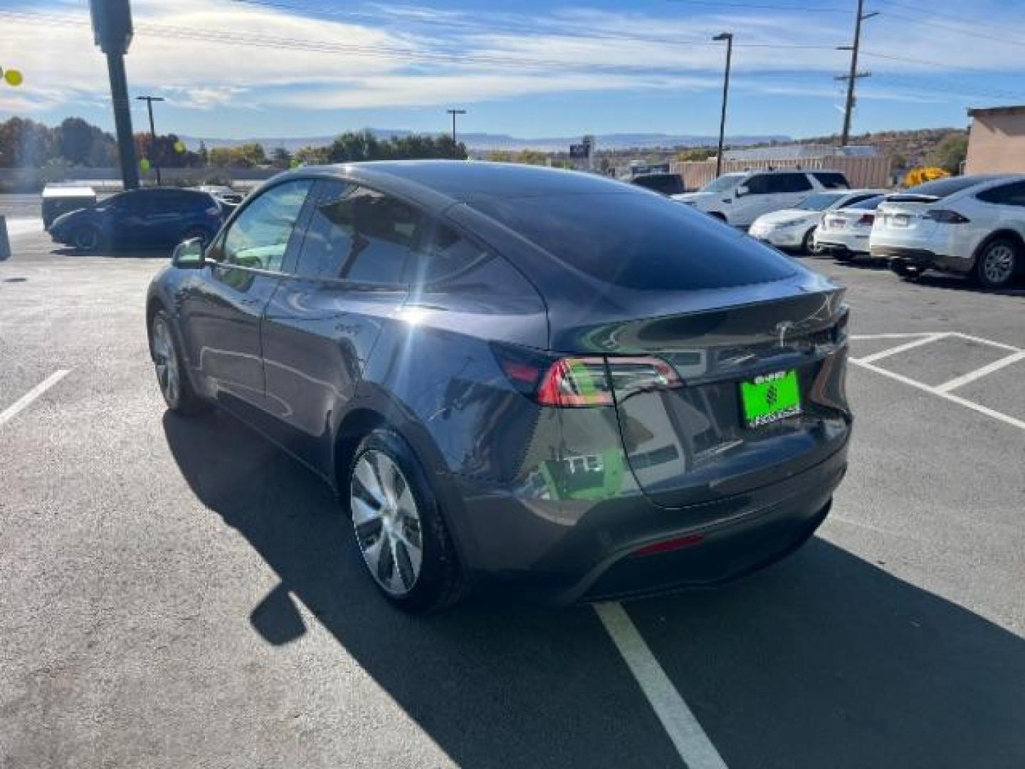 2021 Midnight Silver Metallic /Black and White Tesla Model Y Standard (5YJYGDED0MF) with an ELECTRIC engine, 1-Speed Automatic transmission, located at 1865 East Red Hills Pkwy, St. George, 84770, (435) 628-0023, 37.120850, -113.543640 - Great condition, Stadard Range of 250+ on a charge. Warranty on battery and Motor up to 8years and 100k miles We are your local Tesla experts. Education, Repairs, Special Orders 4 Seasons Auto 435-628-0023 DL #7932 - Photo#4