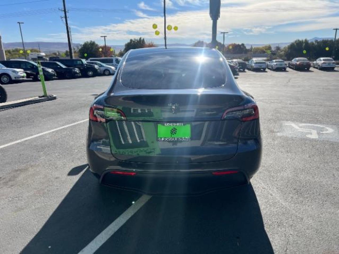 2021 Midnight Silver Metallic /Black and White Tesla Model Y Standard (5YJYGDED0MF) with an ELECTRIC engine, 1-Speed Automatic transmission, located at 1865 East Red Hills Pkwy, St. George, 84770, (435) 628-0023, 37.120850, -113.543640 - Great condition, Stadard Range of 250+ on a charge. Warranty on battery and Motor up to 8years and 100k miles We are your local Tesla experts. Education, Repairs, Special Orders 4 Seasons Auto 435-628-0023 DL #7932 - Photo#5