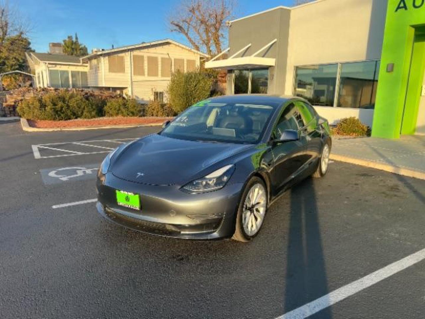 2022 Midnight Silver Metallic /All Black Tesla Model 3 Standard Range Plus (5YJ3E1EA9NF) with an ELECTRIC engine, 1-Speed Automatic transmission, located at 1865 East Red Hills Pkwy, St. George, 84770, (435) 628-0023, 37.120850, -113.543640 - Get additional $4k off the list price. *****QUALIFIES FOR EV TAX REBATE******** We are setup with IRS to file your tax rebate and get you a refund with in 72 hours. Take as cash or use as down payment. Check out the IRS website to be sure you qualify. Great condition, This has the LFP (iron) batte - Photo#0