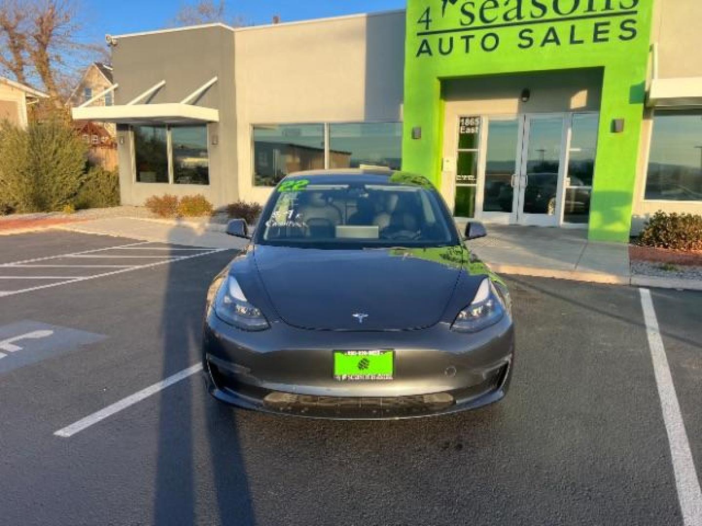 2022 Midnight Silver Metallic /All Black Tesla Model 3 Standard Range Plus (5YJ3E1EA9NF) with an ELECTRIC engine, 1-Speed Automatic transmission, located at 1865 East Red Hills Pkwy, St. George, 84770, (435) 628-0023, 37.120850, -113.543640 - Get additional $4k off the list price. *****QUALIFIES FOR EV TAX REBATE******** We are setup with IRS to file your tax rebate and get you a refund with in 72 hours. Take as cash or use as down payment. Check out the IRS website to be sure you qualify. Great condition, This has the LFP (iron) batte - Photo#1