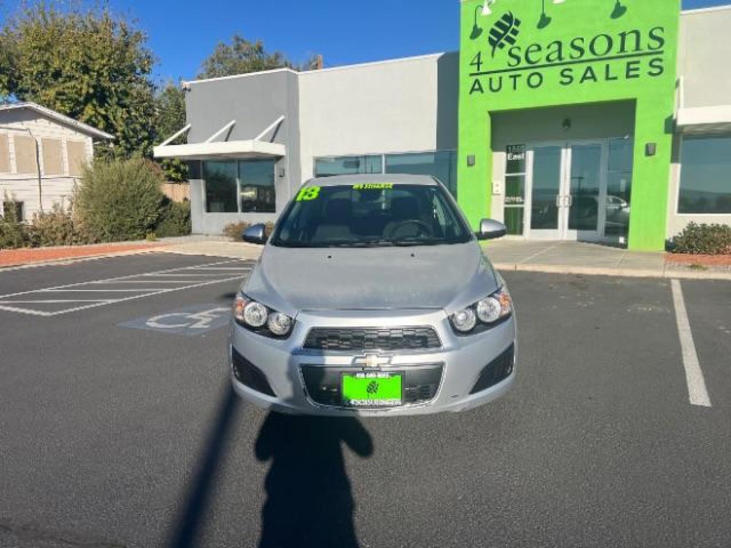 2013 Silver Ice Metallic /Dark Pewter/Dark Titanium Cloth Interior Chevrolet Sonic LT Auto 5-Door (1G1JC6SG9D4) with an 1.8L L4 DOHC 24V engine, 6-Speed Automatic transmission, located at 940 North Main Street, Cedar City, UT, 84720, (435) 628-0023, 37.692936, -113.061897 - We specialize in helping ALL people get the best financing available. No matter your credit score, good, bad or none we can get you an amazing rate. Had a bankruptcy, divorce, or repossessions? We give you the green light to get your credit back on the road. Low down and affordable payments that fit - Photo#1