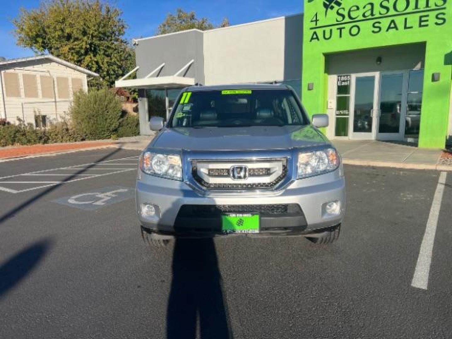 2011 Alabaster Silver Metallic /Black Leather Interior Honda Pilot Touring 4WD 5-Spd AT with DVD (5FNYF4H98BB) with an 3.5L V6 SOHC 24V engine, 5-Speed Automatic transmission, located at 940 North Main Street, Cedar City, UT, 84720, (435) 628-0023, 37.692936, -113.061897 - We specialize in helping ALL people get the best financing available. No matter your credit score, good, bad or none we can get you an amazing rate. Had a bankruptcy, divorce, or repossessions? We give you the green light to get your credit back on the road. Low down and affordable payments that fit - Photo#1