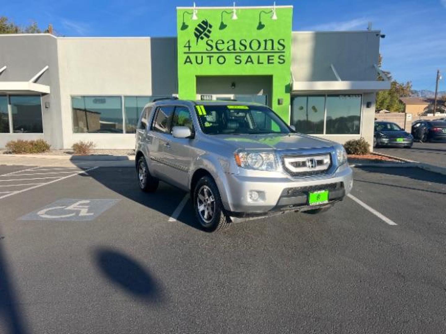 2011 Alabaster Silver Metallic /Black Leather Interior Honda Pilot Touring 4WD 5-Spd AT with DVD (5FNYF4H98BB) with an 3.5L V6 SOHC 24V engine, 5-Speed Automatic transmission, located at 940 North Main Street, Cedar City, UT, 84720, (435) 628-0023, 37.692936, -113.061897 - We specialize in helping ALL people get the best financing available. No matter your credit score, good, bad or none we can get you an amazing rate. Had a bankruptcy, divorce, or repossessions? We give you the green light to get your credit back on the road. Low down and affordable payments that fit - Photo#0