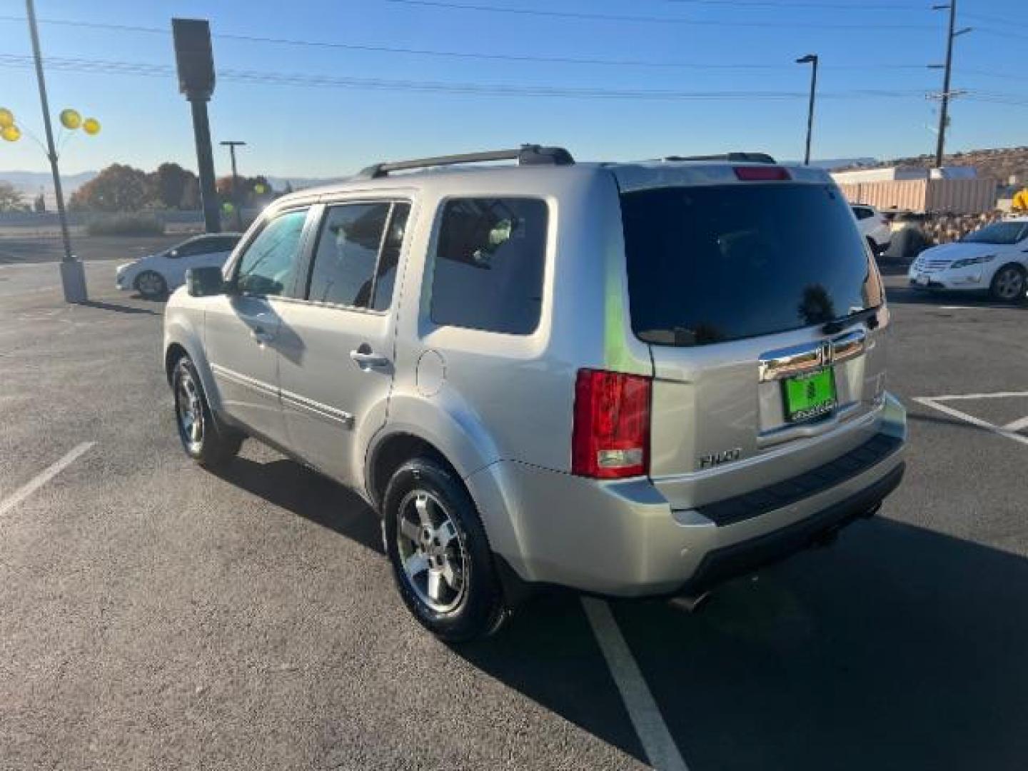 2011 Alabaster Silver Metallic /Black Leather Interior Honda Pilot Touring 4WD 5-Spd AT with DVD (5FNYF4H98BB) with an 3.5L V6 SOHC 24V engine, 5-Speed Automatic transmission, located at 940 North Main Street, Cedar City, UT, 84720, (435) 628-0023, 37.692936, -113.061897 - We specialize in helping ALL people get the best financing available. No matter your credit score, good, bad or none we can get you an amazing rate. Had a bankruptcy, divorce, or repossessions? We give you the green light to get your credit back on the road. Low down and affordable payments that fit - Photo#4