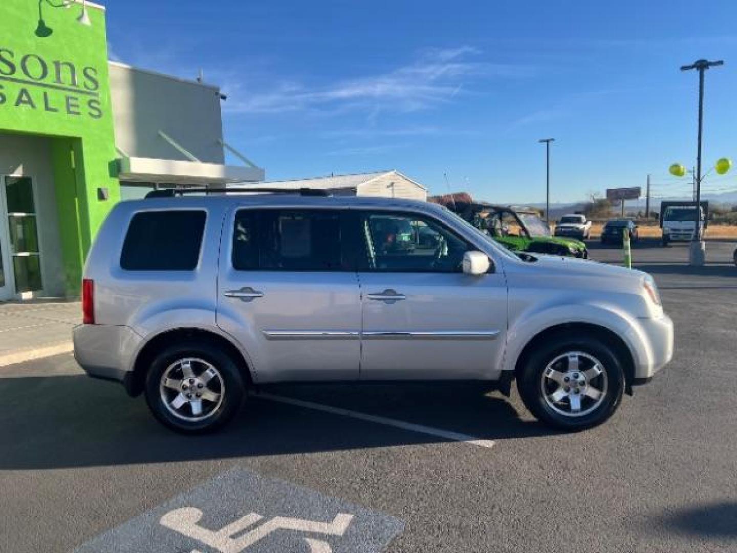 2011 Alabaster Silver Metallic /Black Leather Interior Honda Pilot Touring 4WD 5-Spd AT with DVD (5FNYF4H98BB) with an 3.5L V6 SOHC 24V engine, 5-Speed Automatic transmission, located at 940 North Main Street, Cedar City, UT, 84720, (435) 628-0023, 37.692936, -113.061897 - We specialize in helping ALL people get the best financing available. No matter your credit score, good, bad or none we can get you an amazing rate. Had a bankruptcy, divorce, or repossessions? We give you the green light to get your credit back on the road. Low down and affordable payments that fit - Photo#7