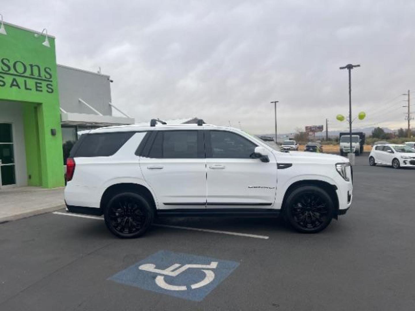 2021 White /Black Leather Interior GMC Yukon Denali 4WD (1GKS2DKL7MR) with an 6.2L V8 OHV 16V engine, 10-Speed Automatic transmission, located at 1865 East Red Hills Pkwy, St. George, 84770, (435) 628-0023, 37.120850, -113.543640 - Very clean Denali, 4x4, Adaptive Cruise, Pano sunroof, Great tires, Floormats, 7 Seater. Bank and credit union financing available. - Photo#9