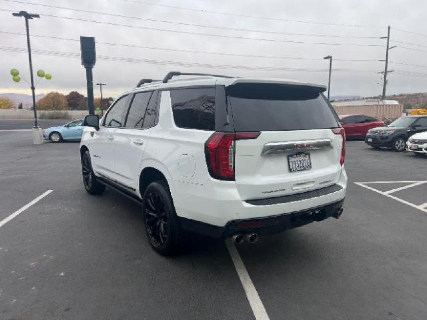 2021 White /Black Leather Interior GMC Yukon Denali 4WD (1GKS2DKL7MR) with an 6.2L V8 OHV 16V engine, 10-Speed Automatic transmission, located at 1865 East Red Hills Pkwy, St. George, 84770, (435) 628-0023, 37.120850, -113.543640 - Very clean Denali, 4x4, Adaptive Cruise, Pano sunroof, Great tires, Floormats, 7 Seater. Bank and credit union financing available. - Photo#6