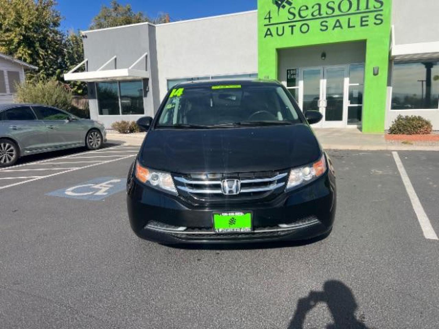 2014 Crystal Black Pearl /Gray Honda Odyssey EX-L (5FNRL5H6XEB) with an 3.5L V6 SOHC 24V engine, 6-Speed Automatic transmission, located at 1865 East Red Hills Pkwy, St. George, 84770, (435) 628-0023, 37.120850, -113.543640 - Photo#1