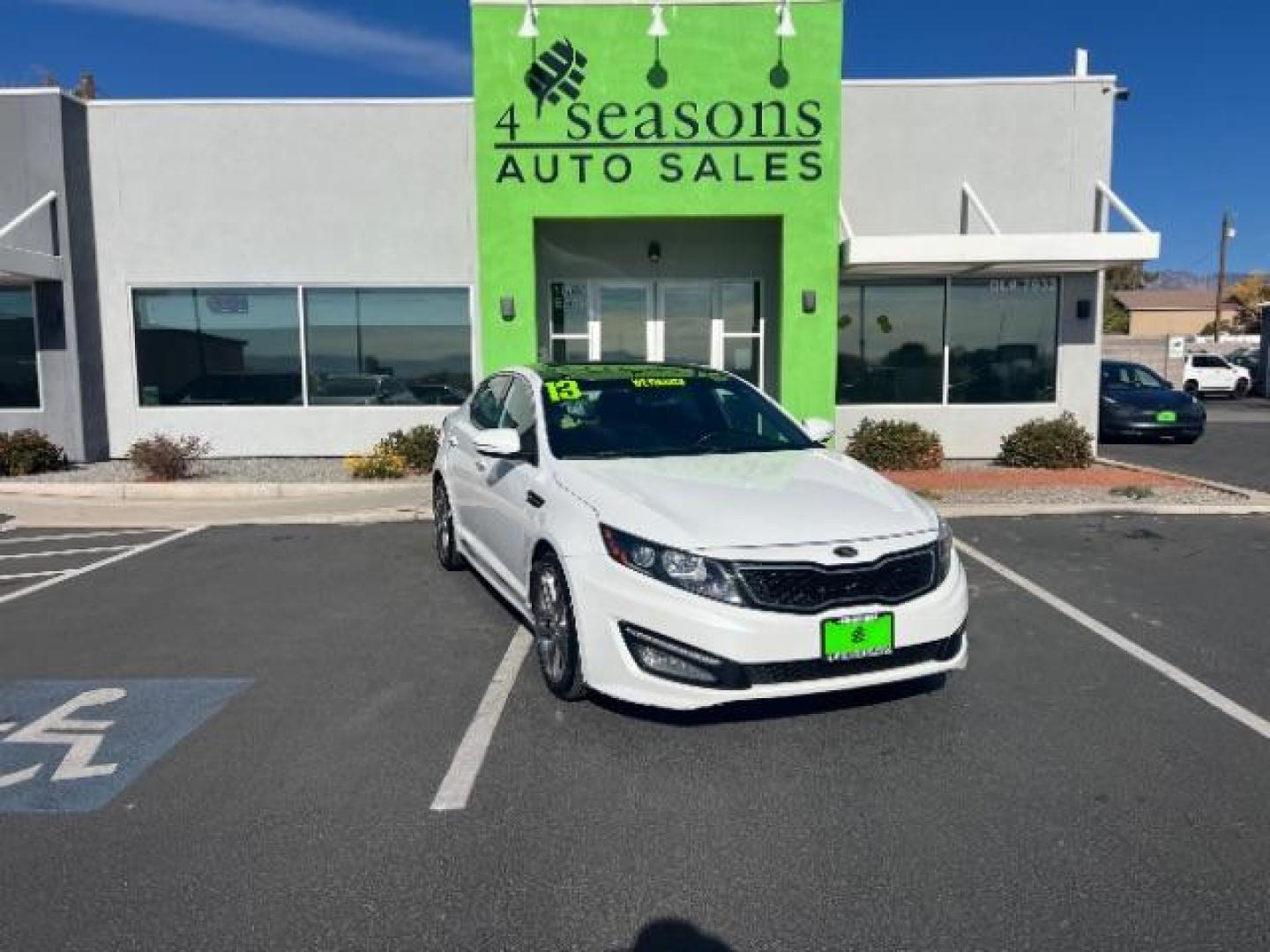 2013 Snow White Pearl /Black Leather Interior Kia Optima SX (5XXGR4A63DG) with an 2.0L L4 DOHC 16V TURBO engine, 6-Speed Automatic transmission, located at 1865 East Red Hills Pkwy, St. George, 84770, (435) 628-0023, 37.120850, -113.543640 - We specialize in helping ALL people get the best financing available. No matter your credit score, good, bad or none we can get you an amazing rate. Had a bankruptcy, divorce, or repossessions? We give you the green light to get your credit back on the road. Low down and affordable payments that fit - Photo#0