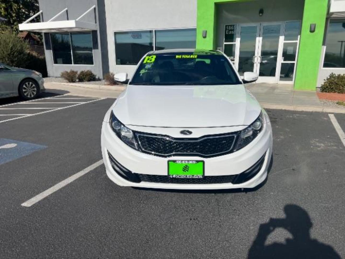 2013 Snow White Pearl /Black Leather Interior Kia Optima SX (5XXGR4A63DG) with an 2.0L L4 DOHC 16V TURBO engine, 6-Speed Automatic transmission, located at 1865 East Red Hills Pkwy, St. George, 84770, (435) 628-0023, 37.120850, -113.543640 - We specialize in helping ALL people get the best financing available. No matter your credit score, good, bad or none we can get you an amazing rate. Had a bankruptcy, divorce, or repossessions? We give you the green light to get your credit back on the road. Low down and affordable payments that fit - Photo#1