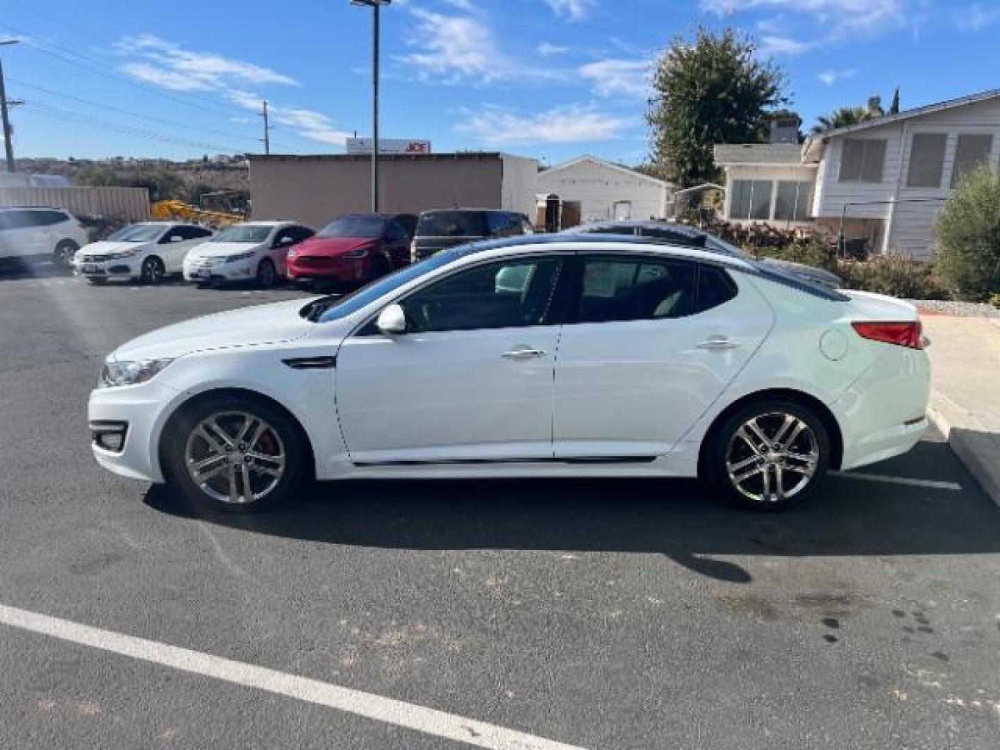 2013 Snow White Pearl /Black Leather Interior Kia Optima SX (5XXGR4A63DG) with an 2.0L L4 DOHC 16V TURBO engine, 6-Speed Automatic transmission, located at 1865 East Red Hills Pkwy, St. George, 84770, (435) 628-0023, 37.120850, -113.543640 - We specialize in helping ALL people get the best financing available. No matter your credit score, good, bad or none we can get you an amazing rate. Had a bankruptcy, divorce, or repossessions? We give you the green light to get your credit back on the road. Low down and affordable payments that fit - Photo#3