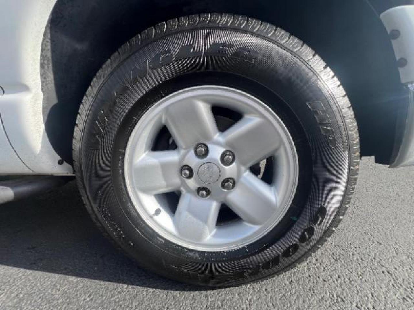 2002 Bright White /Dark Slate Gray Cloth Interior Dodge Ram 1500 ST Quad Cab Short Bed 2WD (3D7HA18N22G) with an 4.7L V8 SOHC 16V engine, 4-Speed Automatic transmission, located at 1865 East Red Hills Pkwy, St. George, 84770, (435) 628-0023, 37.120850, -113.543640 - We specialize in helping ALL people get the best financing available. No matter your credit score, good, bad or none we can get you an amazing rate. Had a bankruptcy, divorce, or repossessions? We give you the green light to get your credit back on the road. Low down and affordable payments that fit - Photo#8