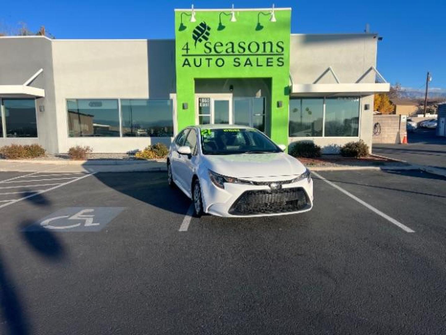 2021 White /Black Interior Toyota Corolla LE (5YFEPMAE4MP) with an 1.8L L4 DOHC 16V engine, Continuously Variable Transmission transmission, located at 1865 East Red Hills Pkwy, St. George, 84770, (435) 628-0023, 37.120850, -113.543640 - We specialize in helping ALL people get the best financing available. No matter your credit score, good, bad or none we can get you an amazing rate. Had a bankruptcy, divorce, or repossessions? We give you the green light to get your credit back on the road. Low down and affordable payments that fit - Photo#0