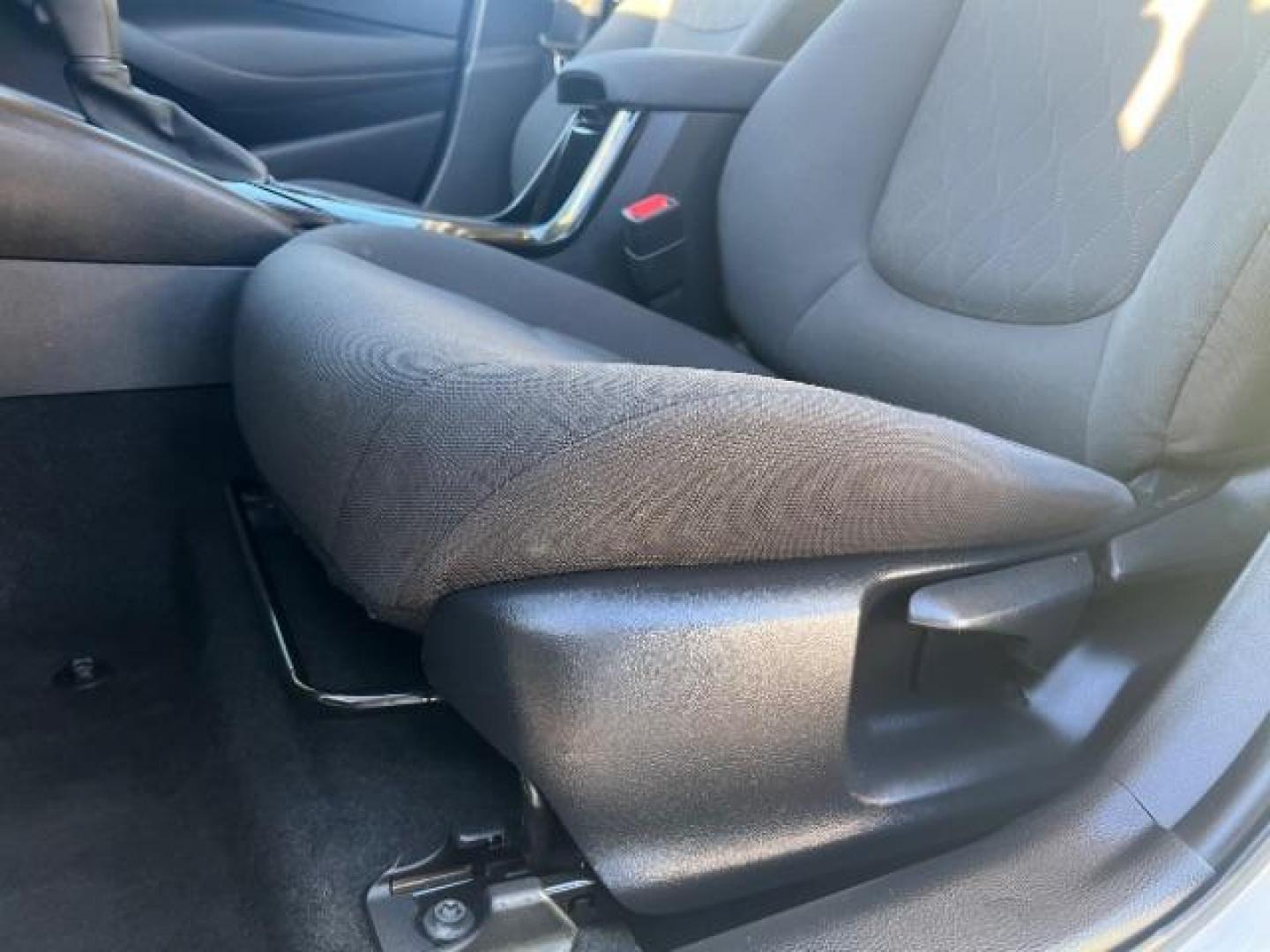 2021 White /Black Interior Toyota Corolla LE (5YFEPMAE4MP) with an 1.8L L4 DOHC 16V engine, Continuously Variable Transmission transmission, located at 1865 East Red Hills Pkwy, St. George, 84770, (435) 628-0023, 37.120850, -113.543640 - We specialize in helping ALL people get the best financing available. No matter your credit score, good, bad or none we can get you an amazing rate. Had a bankruptcy, divorce, or repossessions? We give you the green light to get your credit back on the road. Low down and affordable payments that fit - Photo#13