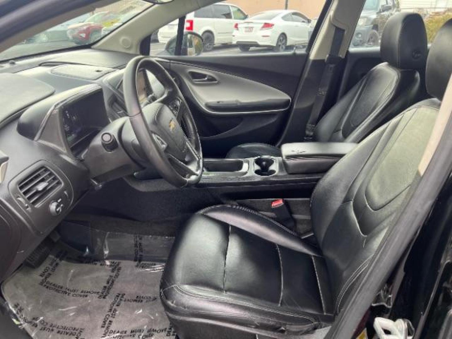 2013 Black /Jet Blk Seats/Ceramic Wh Chevrolet Volt Premium w/ Navigation (1G1RD6E48DU) with an 1.4L L4 DOHC 16V PLUG-IN HYBRID engine, Continuously Variable Transmission transmission, located at 1865 East Red Hills Pkwy, St. George, 84770, (435) 628-0023, 37.120850, -113.543640 - ***This vehicle qualifies for the EV/Hybrid tax rebate of up to $4,000*** We are setup with the IRS to recieve direct payments within 72 hours. We file the rebate online with IRS and can credit it to your down payment, reduce the sales price OR give you cashback!! These cars will not last and can o - Photo#12