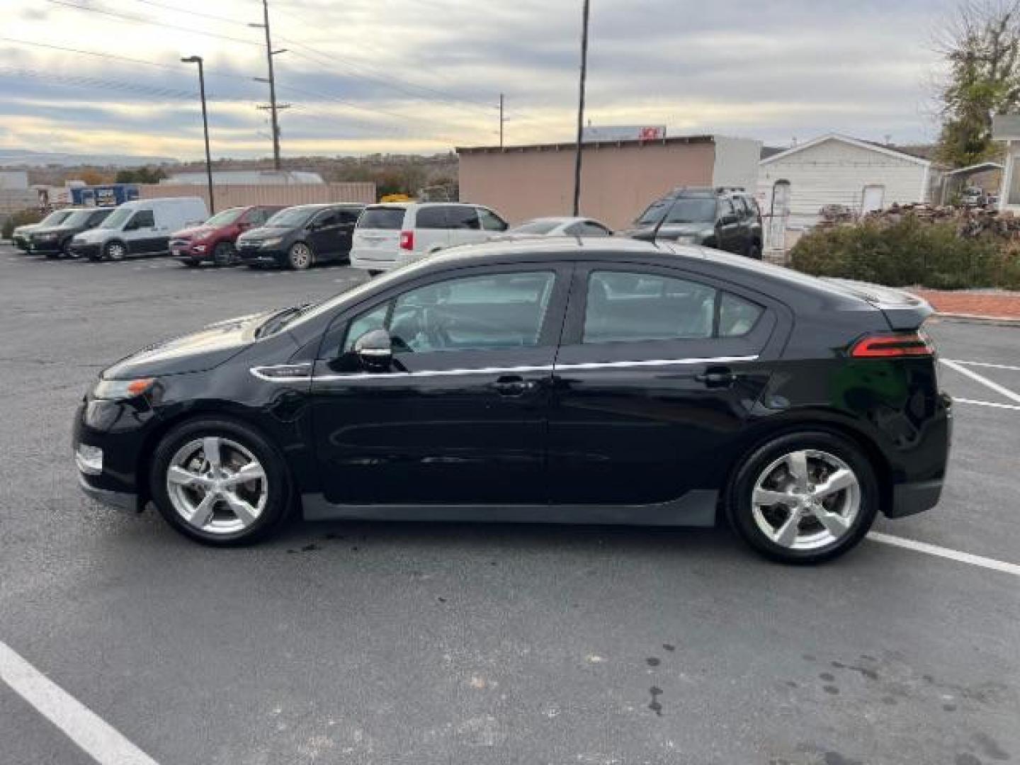 2013 Black /Jet Blk Seats/Ceramic Wh Chevrolet Volt Premium w/ Navigation (1G1RD6E48DU) with an 1.4L L4 DOHC 16V PLUG-IN HYBRID engine, Continuously Variable Transmission transmission, located at 1865 East Red Hills Pkwy, St. George, 84770, (435) 628-0023, 37.120850, -113.543640 - ***This vehicle qualifies for the EV/Hybrid tax rebate of up to $4,000*** We are setup with the IRS to recieve direct payments within 72 hours. We file the rebate online with IRS and can credit it to your down payment, reduce the sales price OR give you cashback!! These cars will not last and can o - Photo#3