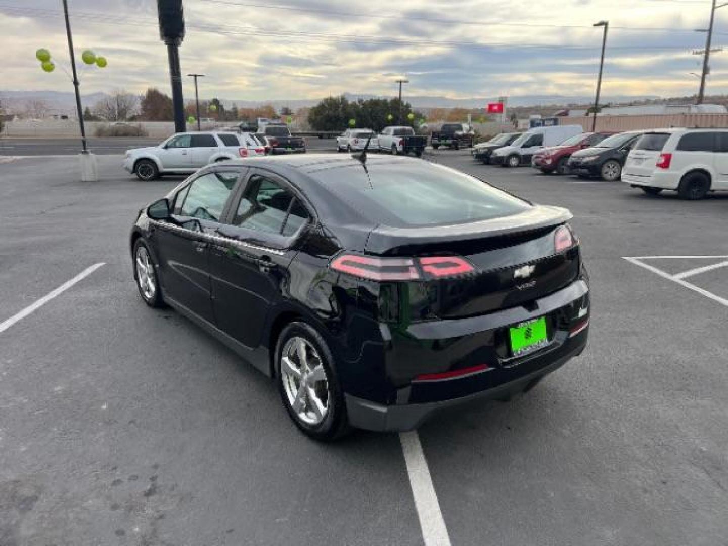 2013 Black /Jet Blk Seats/Ceramic Wh Chevrolet Volt Premium w/ Navigation (1G1RD6E48DU) with an 1.4L L4 DOHC 16V PLUG-IN HYBRID engine, Continuously Variable Transmission transmission, located at 1865 East Red Hills Pkwy, St. George, 84770, (435) 628-0023, 37.120850, -113.543640 - ***This vehicle qualifies for the EV/Hybrid tax rebate of up to $4,000*** We are setup with the IRS to recieve direct payments within 72 hours. We file the rebate online with IRS and can credit it to your down payment, reduce the sales price OR give you cashback!! These cars will not last and can o - Photo#4