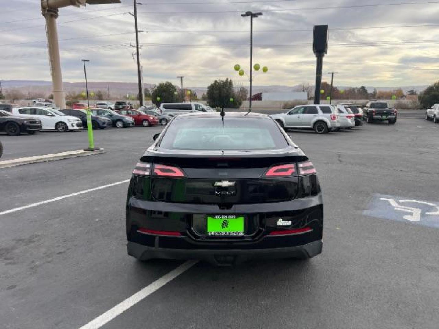 2013 Black /Jet Blk Seats/Ceramic Wh Chevrolet Volt Premium w/ Navigation (1G1RD6E48DU) with an 1.4L L4 DOHC 16V PLUG-IN HYBRID engine, Continuously Variable Transmission transmission, located at 1865 East Red Hills Pkwy, St. George, 84770, (435) 628-0023, 37.120850, -113.543640 - ***This vehicle qualifies for the EV/Hybrid tax rebate of up to $4,000*** We are setup with the IRS to recieve direct payments within 72 hours. We file the rebate online with IRS and can credit it to your down payment, reduce the sales price OR give you cashback!! These cars will not last and can o - Photo#5