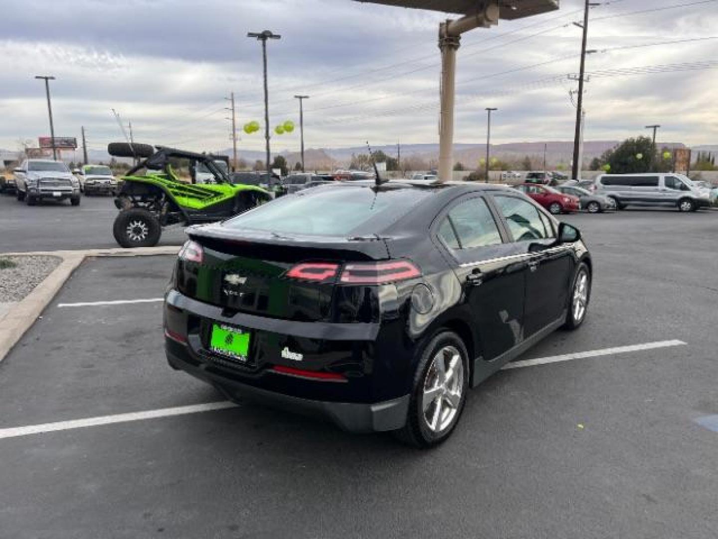 2013 Black /Jet Blk Seats/Ceramic Wh Chevrolet Volt Premium w/ Navigation (1G1RD6E48DU) with an 1.4L L4 DOHC 16V PLUG-IN HYBRID engine, Continuously Variable Transmission transmission, located at 1865 East Red Hills Pkwy, St. George, 84770, (435) 628-0023, 37.120850, -113.543640 - ***This vehicle qualifies for the EV/Hybrid tax rebate of up to $4,000*** We are setup with the IRS to recieve direct payments within 72 hours. We file the rebate online with IRS and can credit it to your down payment, reduce the sales price OR give you cashback!! These cars will not last and can o - Photo#6