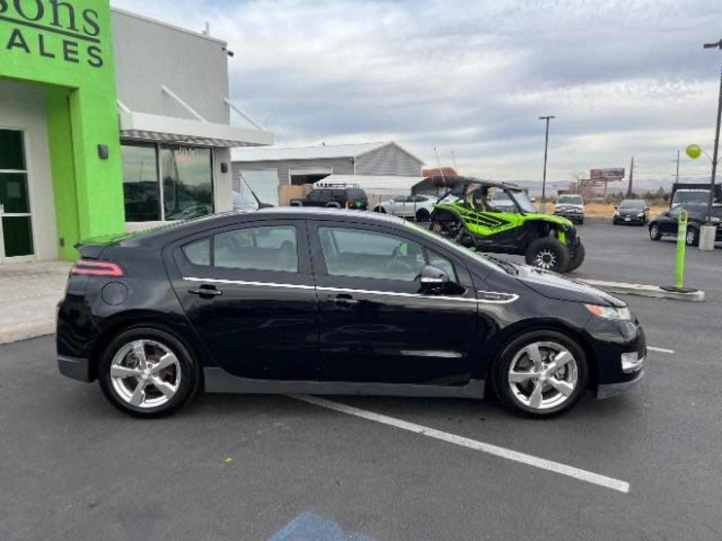 2013 Black /Jet Blk Seats/Ceramic Wh Chevrolet Volt Premium w/ Navigation (1G1RD6E48DU) with an 1.4L L4 DOHC 16V PLUG-IN HYBRID engine, Continuously Variable Transmission transmission, located at 1865 East Red Hills Pkwy, St. George, 84770, (435) 628-0023, 37.120850, -113.543640 - ***This vehicle qualifies for the EV/Hybrid tax rebate of up to $4,000*** We are setup with the IRS to recieve direct payments within 72 hours. We file the rebate online with IRS and can credit it to your down payment, reduce the sales price OR give you cashback!! These cars will not last and can o - Photo#7