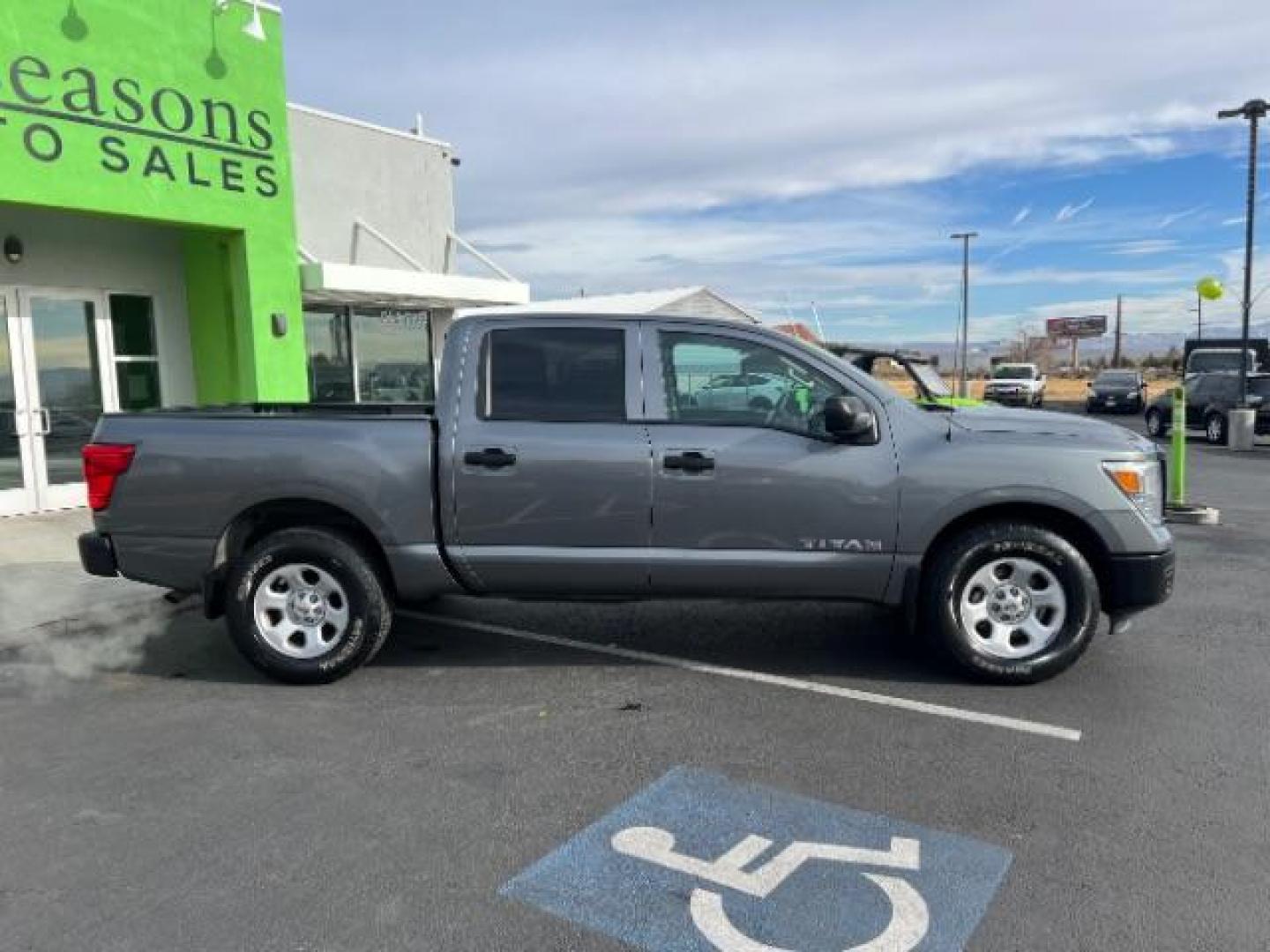 2017 Gun Metallic /Black, cloth Nissan Titan S Crew Cab 4WD (1N6AA1EJ6HN) with an 5.6L V8 DOHC 32V engine, 6-Speed Automatic transmission, located at 940 North Main Street, Cedar City, UT, 84720, (435) 628-0023, 37.692936, -113.061897 - Photo#7