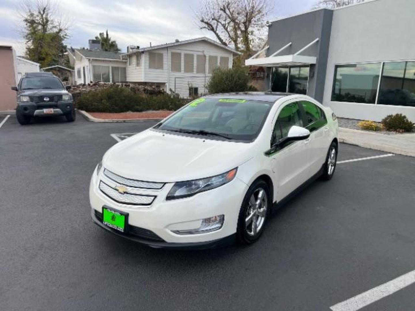 2012 White Diamond Tricoat /Jet Black and Ceramic White Leather Interior Chevrolet Volt Premium w/ Navigation and LEP (1G1RH6E40CU) with an 1.4L L4 DOHC 16V PLUG-IN HYBRID engine, Continuously Variable Transmission transmission, located at 1865 East Red Hills Pkwy, St. George, 84770, (435) 628-0023, 37.120850, -113.543640 - ***This vehicle qualifies for the EV/Hybrid tax rebate of up to $4,000*** We are setup with the IRS to recieve direct payments within 72 hours. We file the rebate online with IRS and can credit it to your down payment, reduce the sales price OR give you cashback!! These cars will not last and can o - Photo#2