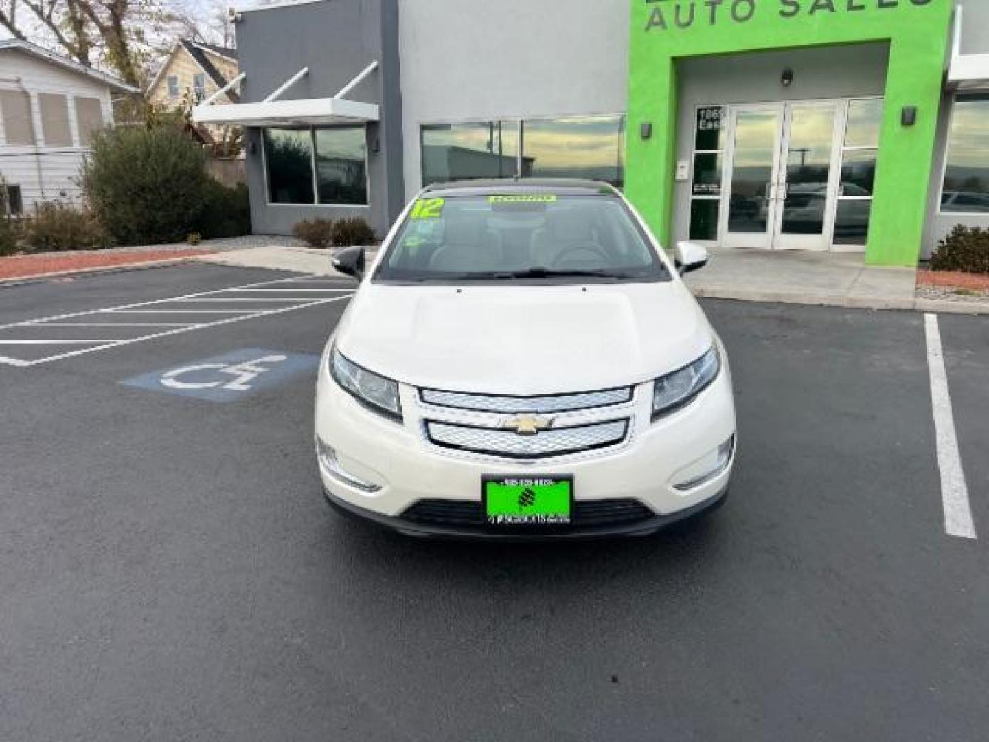 2012 White Diamond Tricoat /Jet Black and Ceramic White Leather Interior Chevrolet Volt Premium w/ Navigation and LEP (1G1RH6E40CU) with an 1.4L L4 DOHC 16V PLUG-IN HYBRID engine, Continuously Variable Transmission transmission, located at 1865 East Red Hills Pkwy, St. George, 84770, (435) 628-0023, 37.120850, -113.543640 - ***This vehicle qualifies for the EV/Hybrid tax rebate of up to $4,000*** We are setup with the IRS to recieve direct payments within 72 hours. We file the rebate online with IRS and can credit it to your down payment, reduce the sales price OR give you cashback!! These cars will not last and can o - Photo#1