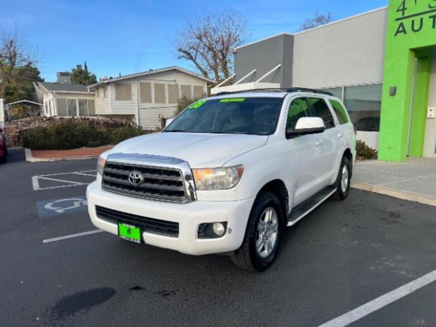 2008 Super White /Graphite Cloth Interior Toyota Sequoia SR5 5.7L 2WD (5TDZY64A18S) with an 4.7L V8 DOHC 32V engine, 6-Speed Automatic transmission, located at 1865 East Red Hills Pkwy, St. George, 84770, (435) 628-0023, 37.120850, -113.543640 - Photo#2