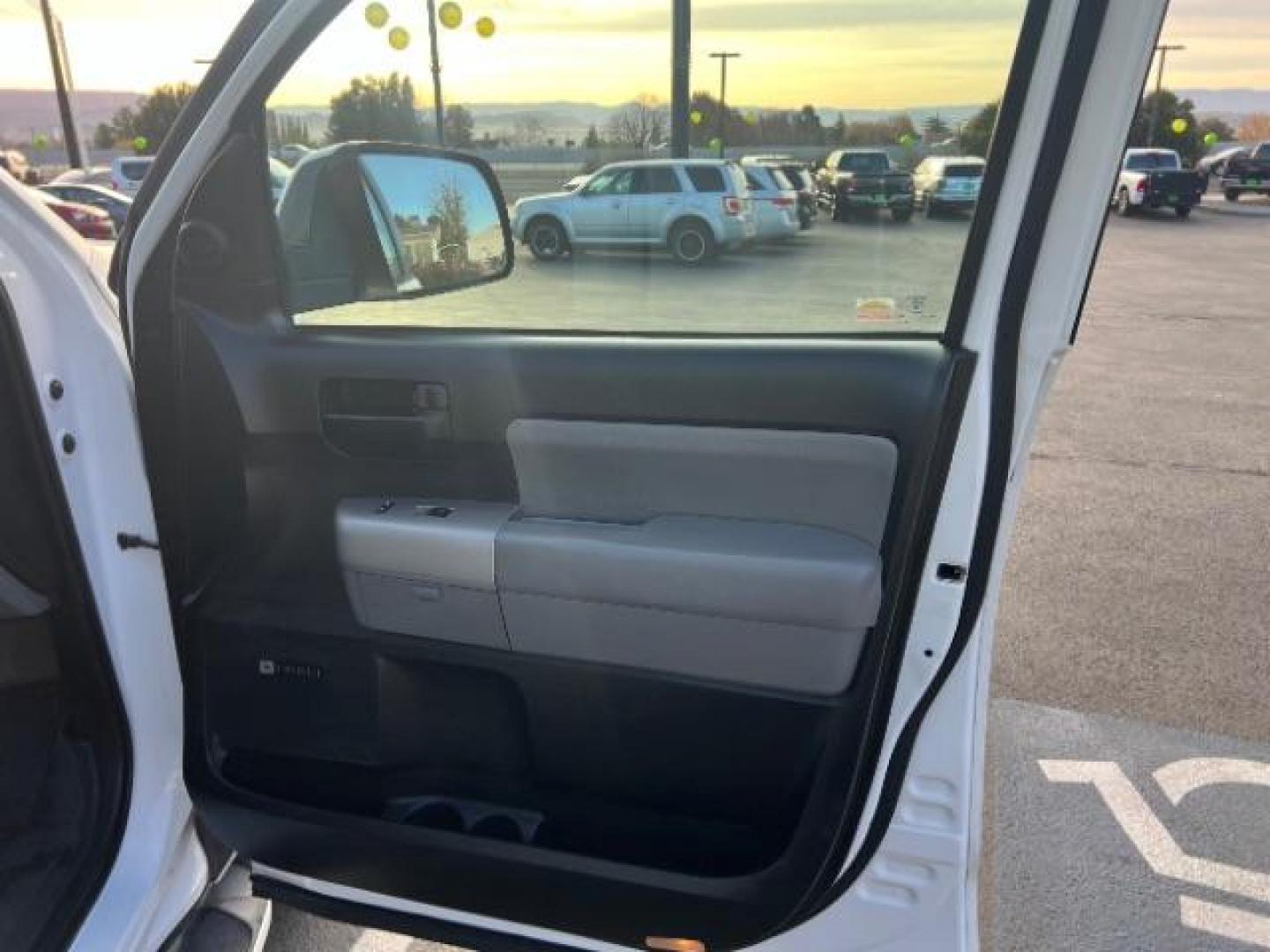 2008 Super White /Graphite Cloth Interior Toyota Sequoia SR5 5.7L 2WD (5TDZY64A18S) with an 4.7L V8 DOHC 32V engine, 6-Speed Automatic transmission, located at 1865 East Red Hills Pkwy, St. George, 84770, (435) 628-0023, 37.120850, -113.543640 - Photo#30