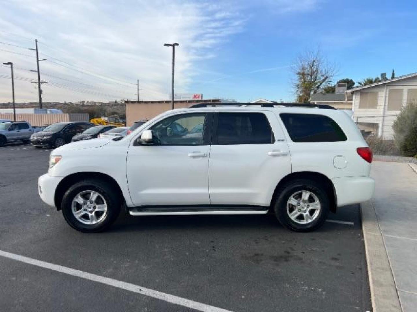 2008 Super White /Graphite Cloth Interior Toyota Sequoia SR5 5.7L 2WD (5TDZY64A18S) with an 4.7L V8 DOHC 32V engine, 6-Speed Automatic transmission, located at 1865 East Red Hills Pkwy, St. George, 84770, (435) 628-0023, 37.120850, -113.543640 - Photo#3