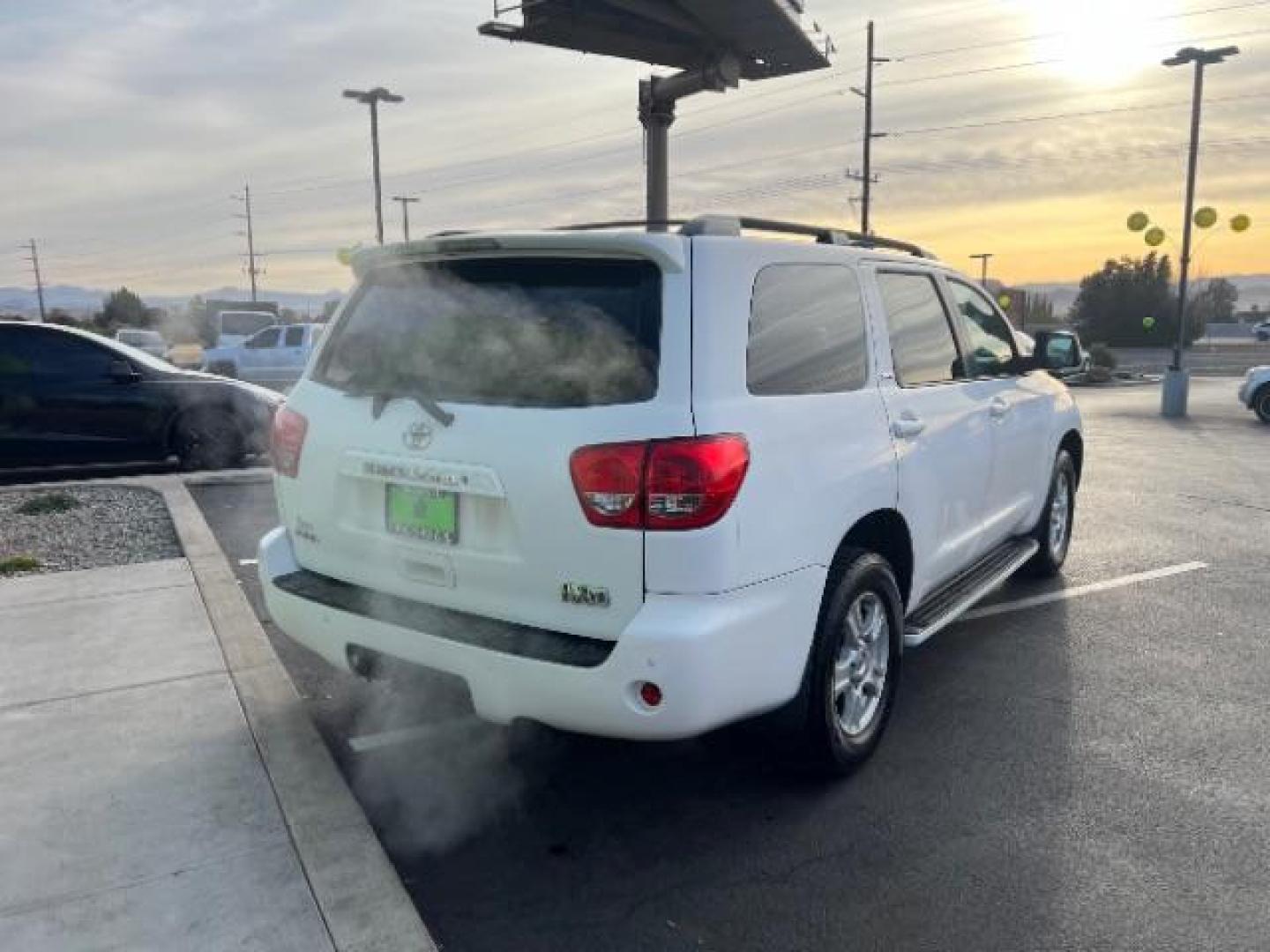 2008 Super White /Graphite Cloth Interior Toyota Sequoia SR5 5.7L 2WD (5TDZY64A18S) with an 4.7L V8 DOHC 32V engine, 6-Speed Automatic transmission, located at 1865 East Red Hills Pkwy, St. George, 84770, (435) 628-0023, 37.120850, -113.543640 - Photo#6