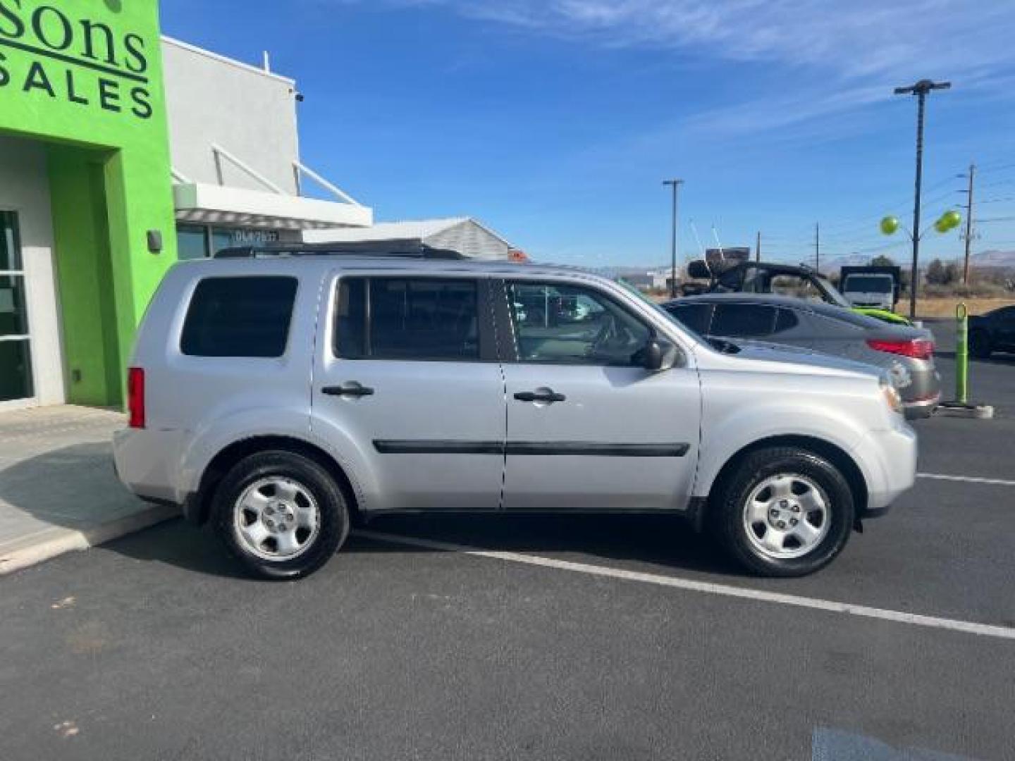 2011 Alabaster Silver Metallic /Black Cloth Interior Honda Pilot LX 2WD 5-Spd AT (5FNYF3H25BB) with an 3.5L V6 SOHC 24V engine, 5-Speed Automatic transmission, located at 1865 East Red Hills Pkwy, St. George, 84770, (435) 628-0023, 37.120850, -113.543640 - We specialize in helping ALL people get the best financing available. No matter your credit score, good, bad or none we can get you an amazing rate. Had a bankruptcy, divorce, or repossessions? We give you the green light to get your credit back on the road. Low down and affordable payments that fit - Photo#7