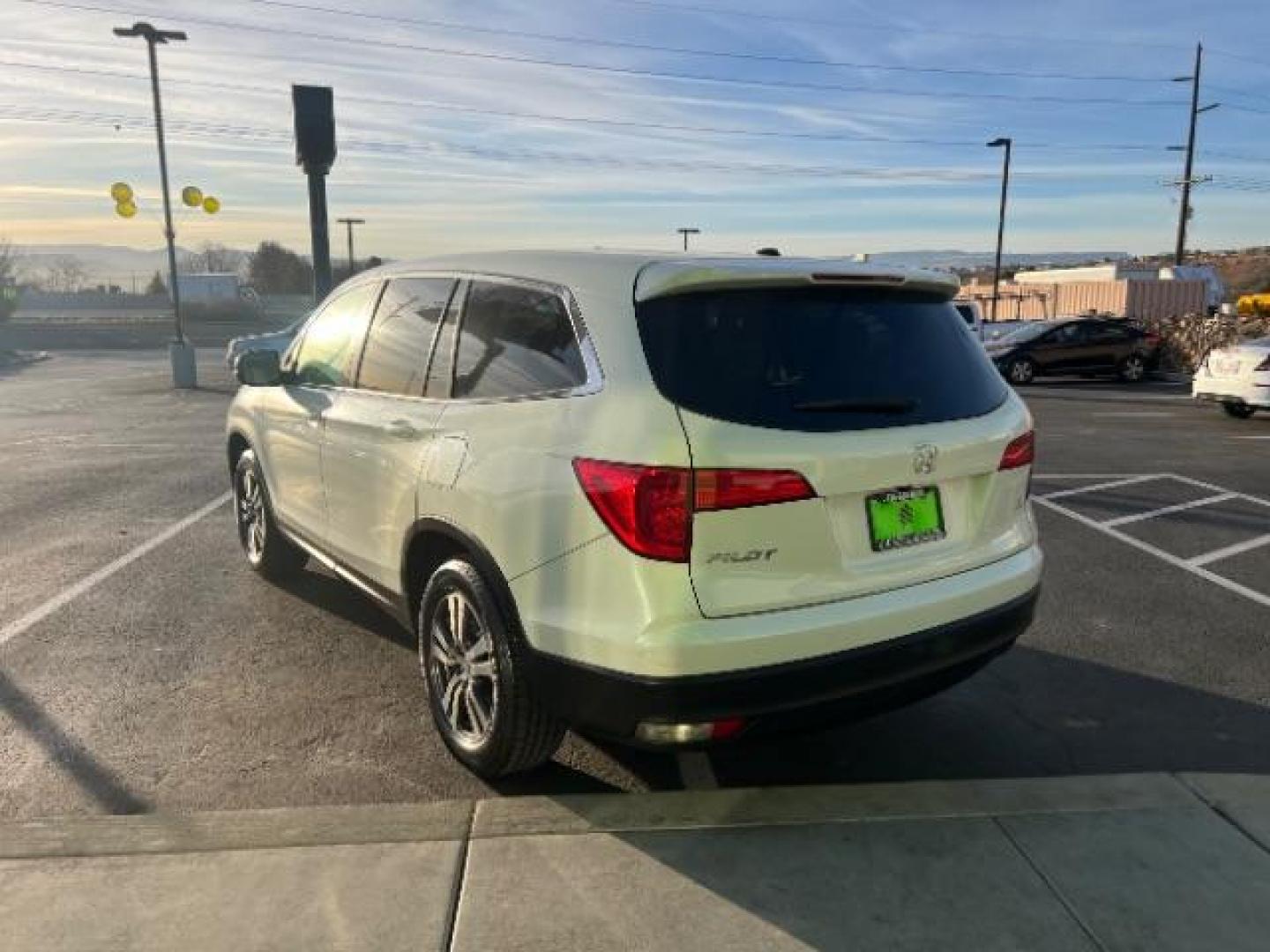 2016 White Diamond Pearl /Gray, leather Honda Pilot EXL 2WD (5FNYF5H51GB) with an 3.5L V6 SOHC 24V engine, 6-Speed Automatic transmission, located at 1865 East Red Hills Pkwy, St. George, 84770, (435) 628-0023, 37.120850, -113.543640 - We specialize in helping ALL people get the best financing available. No matter your credit score, good, bad or none we can get you an amazing rate. Had a bankruptcy, divorce, or repossessions? We give you the green light to get your credit back on the road. Low down and affordable payments that fit - Photo#4