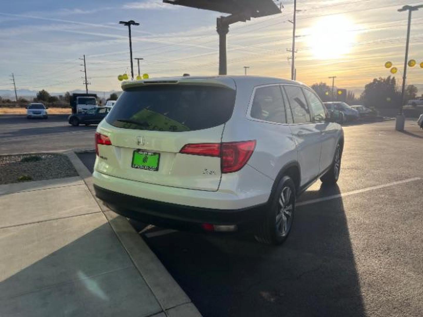 2016 White Diamond Pearl /Gray, leather Honda Pilot EXL 2WD (5FNYF5H51GB) with an 3.5L V6 SOHC 24V engine, 6-Speed Automatic transmission, located at 1865 East Red Hills Pkwy, St. George, 84770, (435) 628-0023, 37.120850, -113.543640 - We specialize in helping ALL people get the best financing available. No matter your credit score, good, bad or none we can get you an amazing rate. Had a bankruptcy, divorce, or repossessions? We give you the green light to get your credit back on the road. Low down and affordable payments that fit - Photo#6