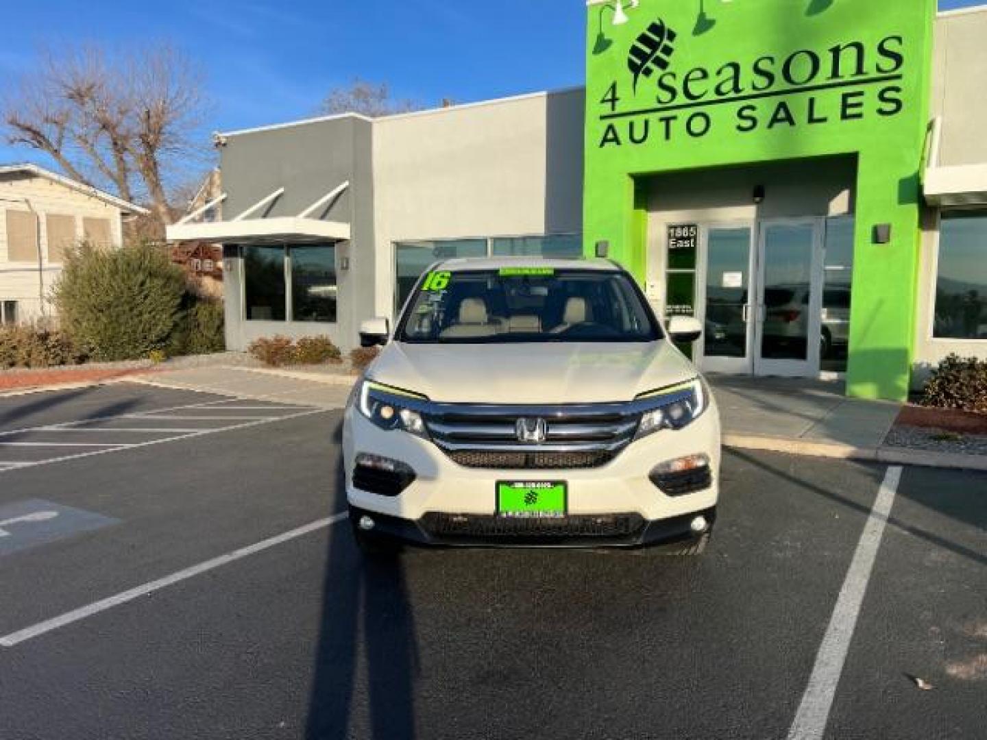 2016 White Diamond Pearl /Gray, cloth Honda Pilot EX 2WD (5FNYF5H35GB) with an 3.5L V6 SOHC 24V engine, 6-Speed Automatic transmission, located at 940 North Main Street, Cedar City, UT, 84720, (435) 628-0023, 37.692936, -113.061897 - We specialize in helping ALL people get the best financing available. No matter your credit score, good, bad or none we can get you an amazing rate. Had a bankruptcy, divorce, or repossessions? We give you the green light to get your credit back on the road. Low down and affordable payments that fit - Photo#1