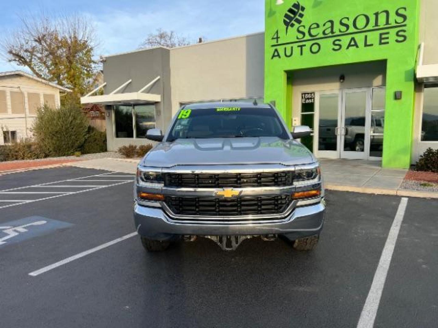 2019 Silver Ice Metallic /Jet Black, cloth Chevrolet Silverado 1500 Work Truck Double Cab 4WD (2GCVKPEC9K1) with an 5.3L V8 OHV 16V engine, 6-Speed Automatic transmission, located at 940 North Main Street, Cedar City, UT, 84720, (435) 628-0023, 37.692936, -113.061897 - We specialize in helping ALL people get the best financing available. No matter your credit score, good, bad or none we can get you an amazing rate. Had a bankruptcy, divorce, or repossessions? We give you the green light to get your credit back on the road. Low down and affordable payments that fit - Photo#1